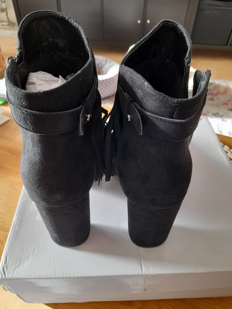 6 Ikea pictures in Black frames 