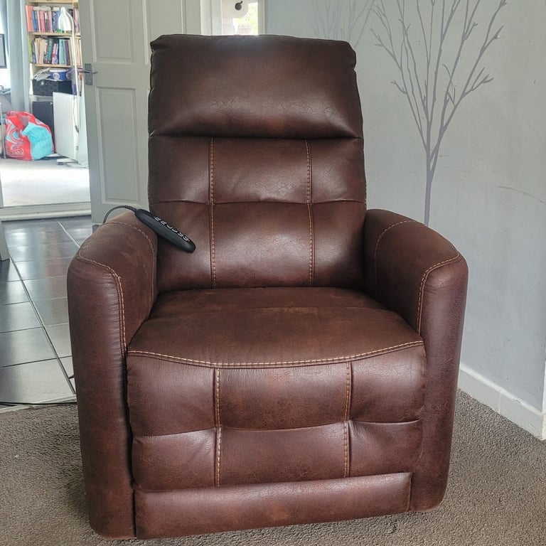 Fenetic Westminster Rise and Recliner Chair - Brown - Excellent Condition