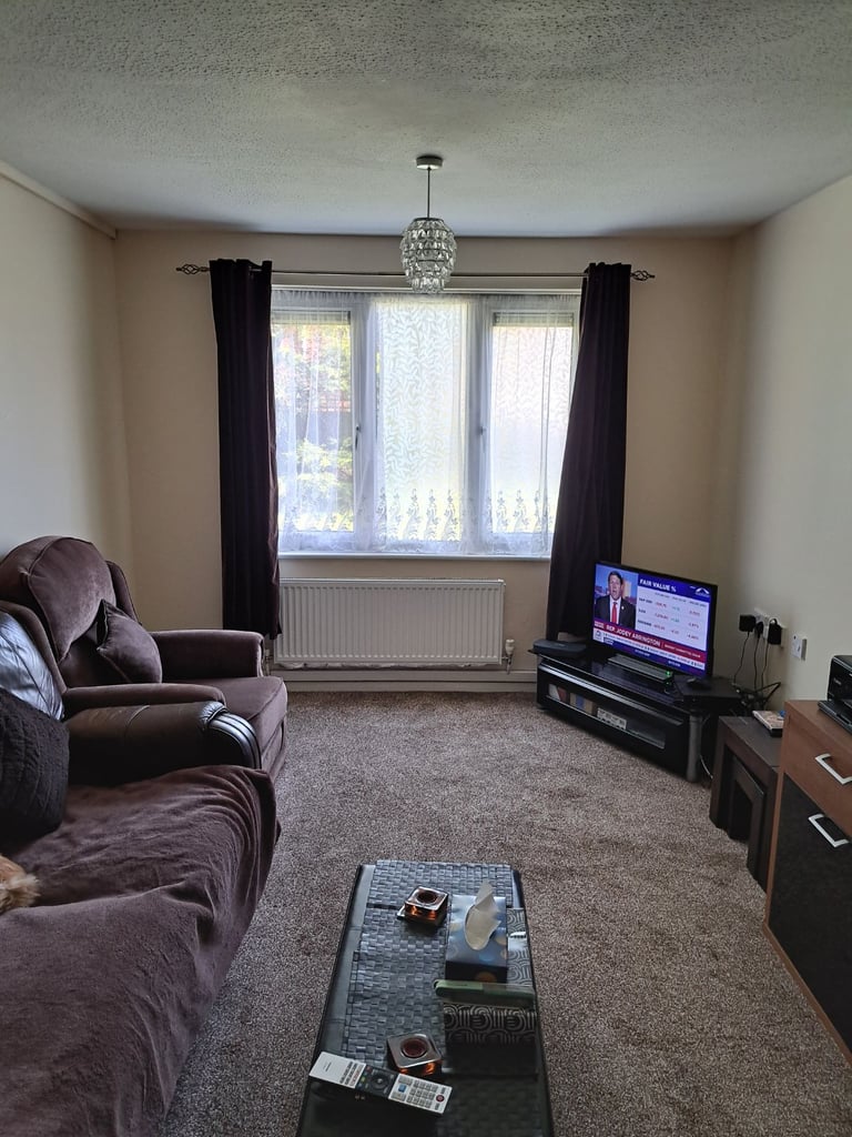 Spacious, two storey semi, g/f/f