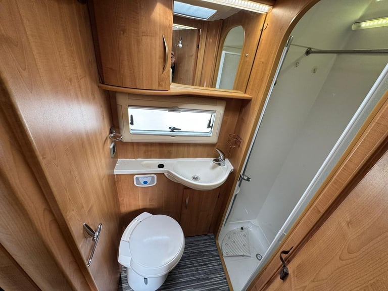 Autotrail Tracker EKS 2 Berth 2 Belts