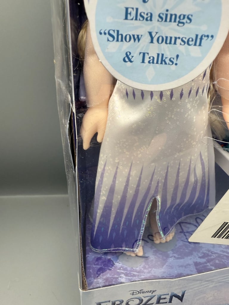 Disney Frozen My Singing Friend Elsa the Snow Queen Feature Doll **Damaged Box**