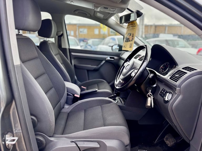 2015 Volkswagen Touran 1.6 TDI 105 BlueMotion Tech SE 5dr DSG MPV Diesel Automatic