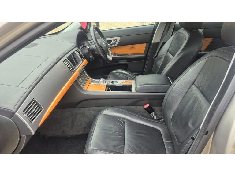2010 Jaguar XF d V6 Luxury Saloon Diesel Automatic