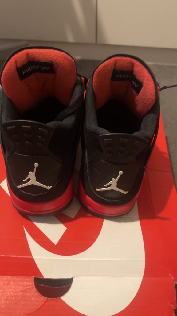 Jordan 4s red thunders