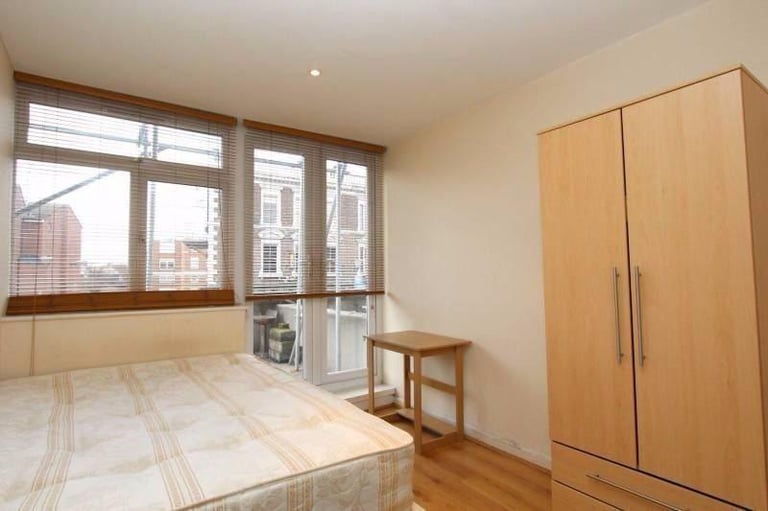 5 rooms available for move in