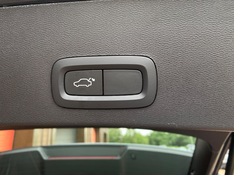 2022 Volvo XC40 1.5h T5 Twin Engine Recharge 10.7kWh Inscription Pro Auto Euro 6 (s/s) 5dr ESTATE...