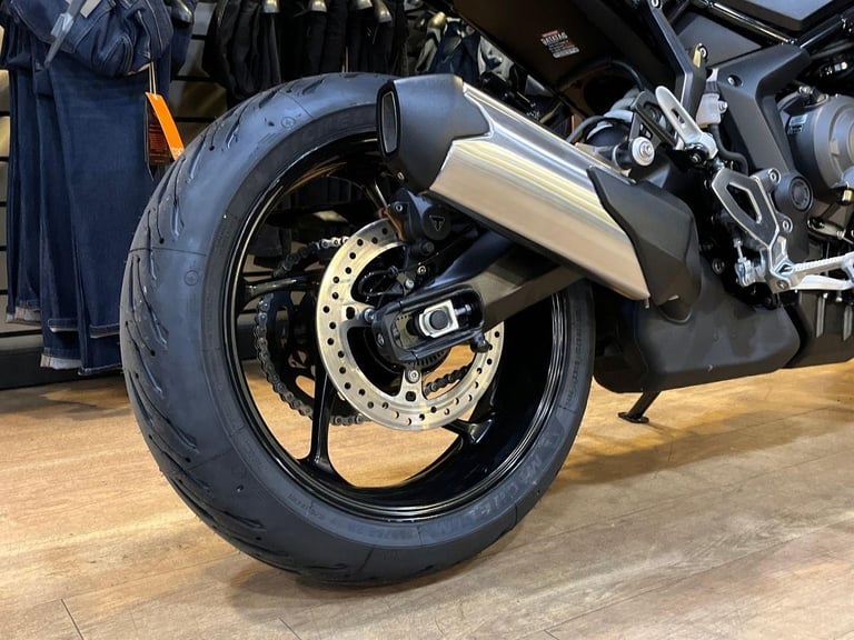 2025 Triumph Tiger 800 Sport PREMIUM Petrol black 6 Speed