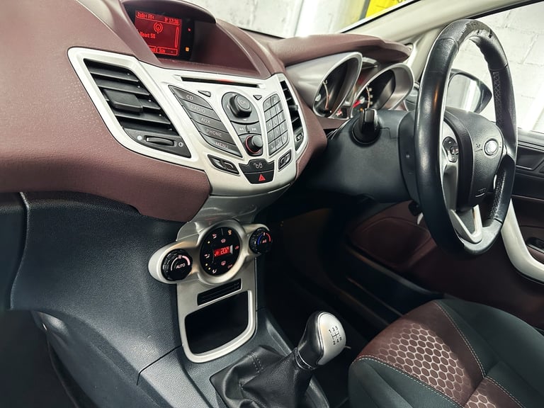 2011 Ford Fiesta 1.6 Titanium Hatchback 5dr Petrol Manual (134 g/km  118 bhp)