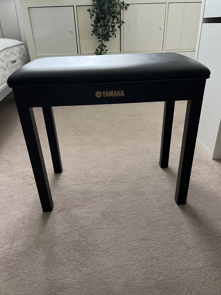 Yamaha piano stool in black and leather seat