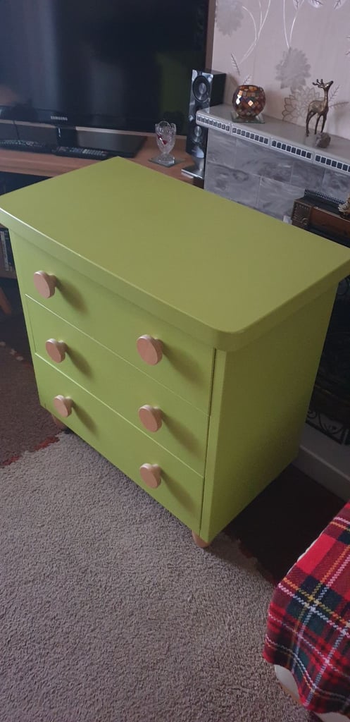 BEDROOM DRAWERS LIKE NEW 