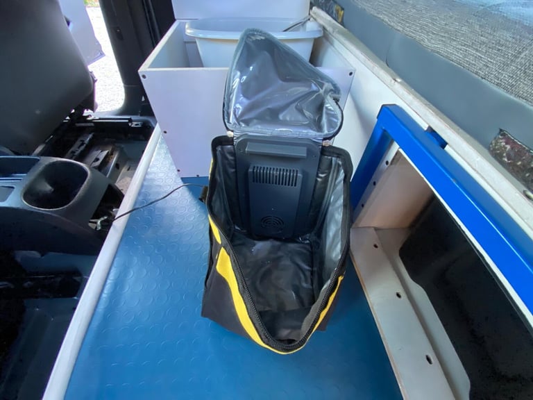 2016 Volkswagen Caddy DOUBLE BED—STOVE—AWNING—CRUISE PANEL VAN Diesel Manual