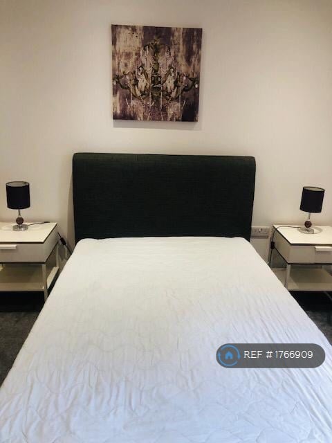 2 bedroom flat in Railway Terrace, Slough, SL2 (2 bed) (#1766909)