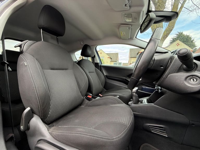 2016 Peugeot 208 1.2 PureTech Allure Euro 6 (s/s) 3dr HATCHBACK Petrol Manual