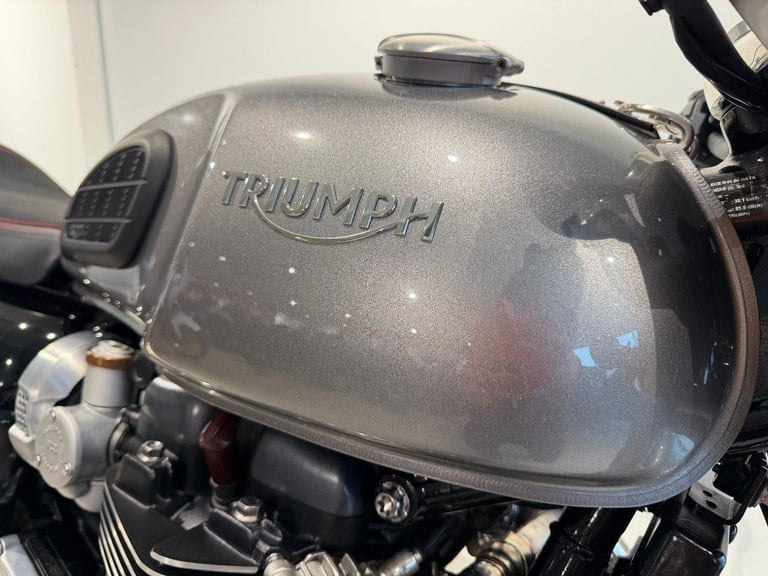 2019 TRIUMPH THRUXTON 1200 R, '19 Plate with 4592 miles