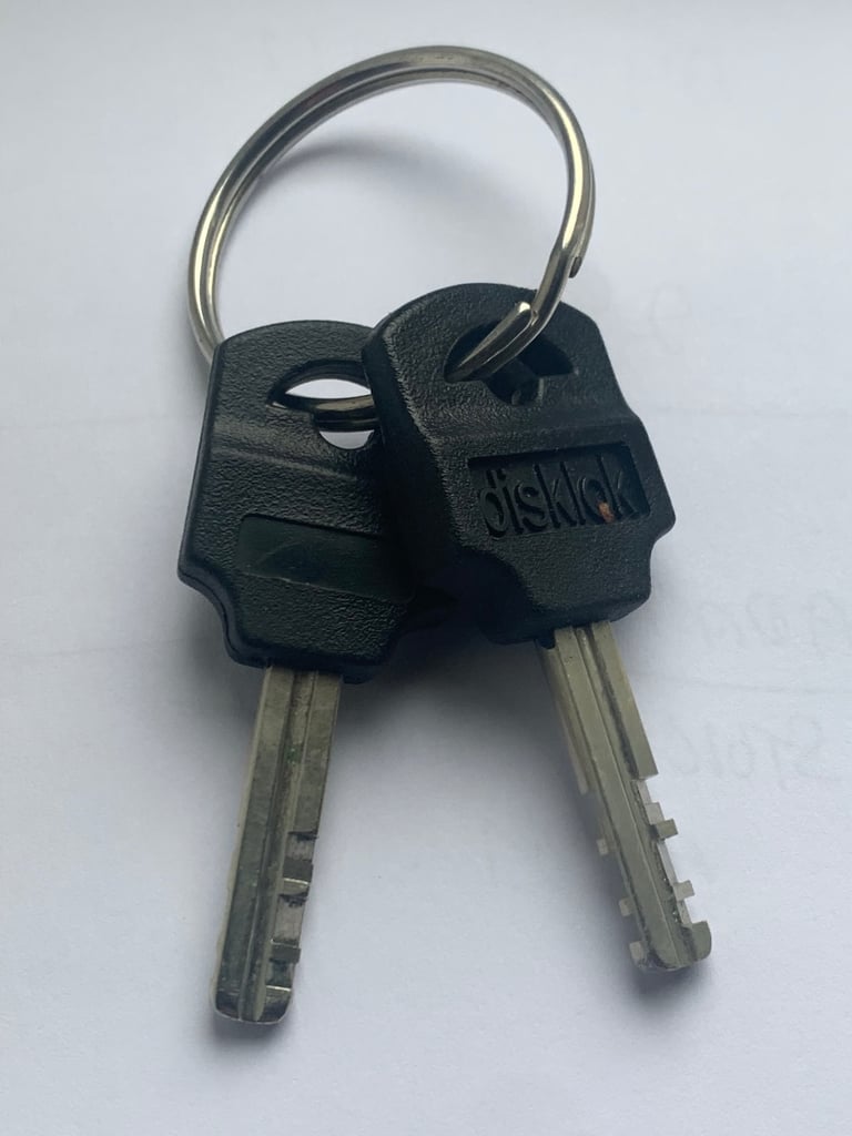 Disklok car steering wheel lock. Small, 35-38.9cm