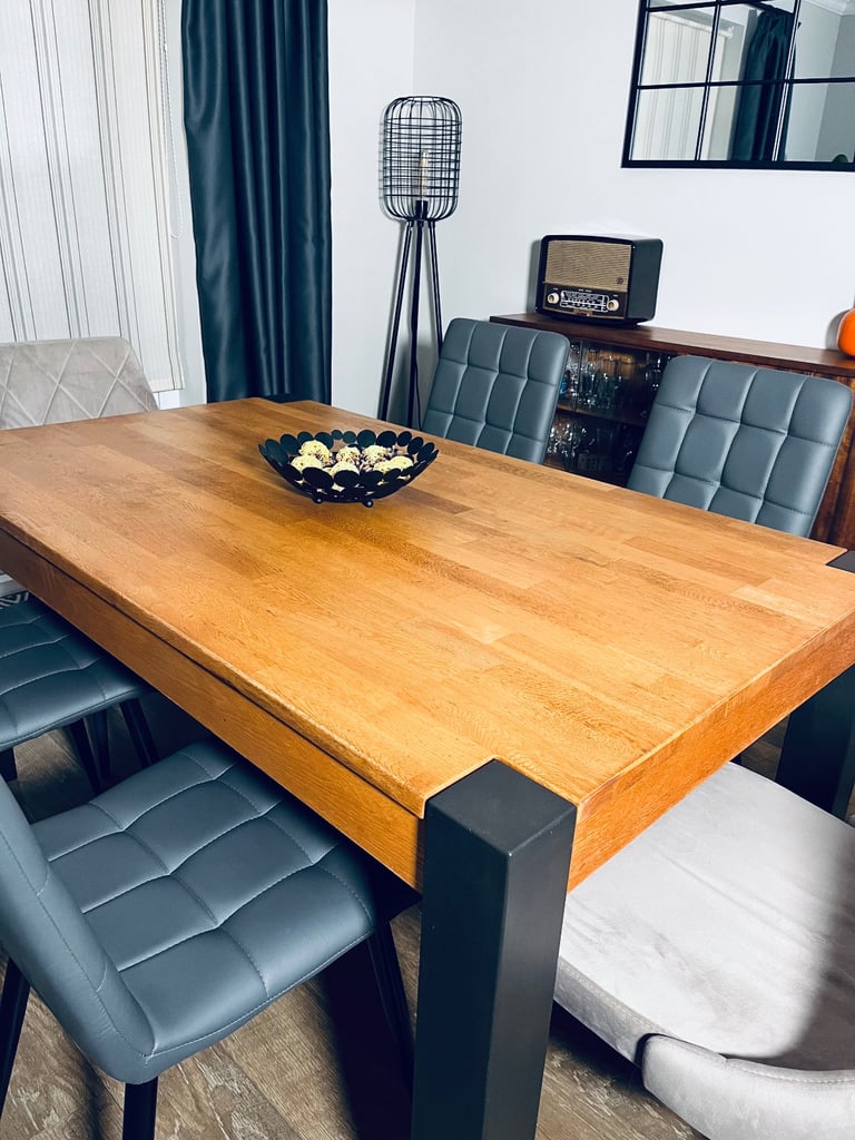 Stunning fully refurbished 6 person solid oak dining table set in urban/ industrial style