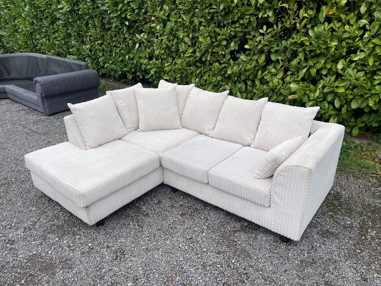 FREE DELIVERY 🥰🚚🥰 BEIGE FABRIC CORNER SOFA GOOD CONDITION 