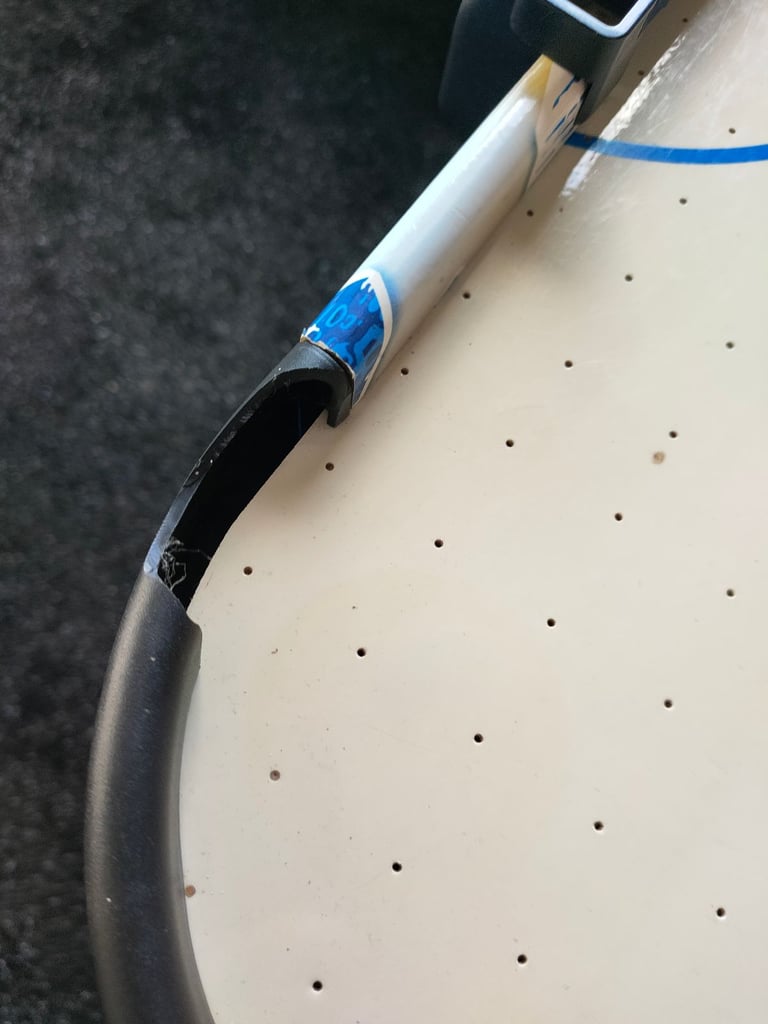 Air hockey table. **Free**