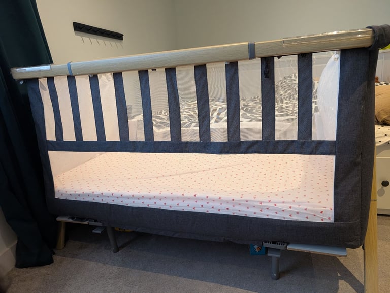 Tutti Bambini Bedside Cozee Cot Very Good condition