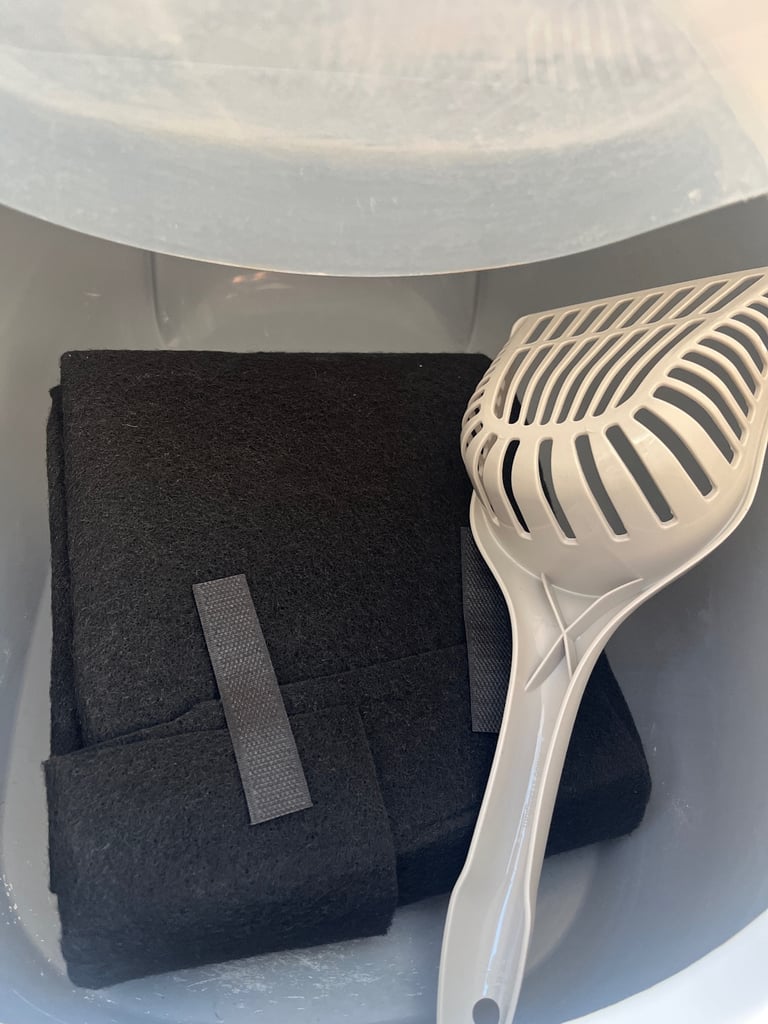 Cat litter enclosed tray