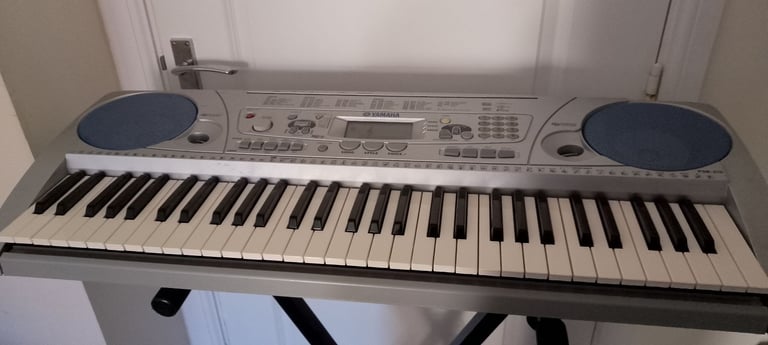 Yamaha electric keyboard PSR-275 with power adaptor