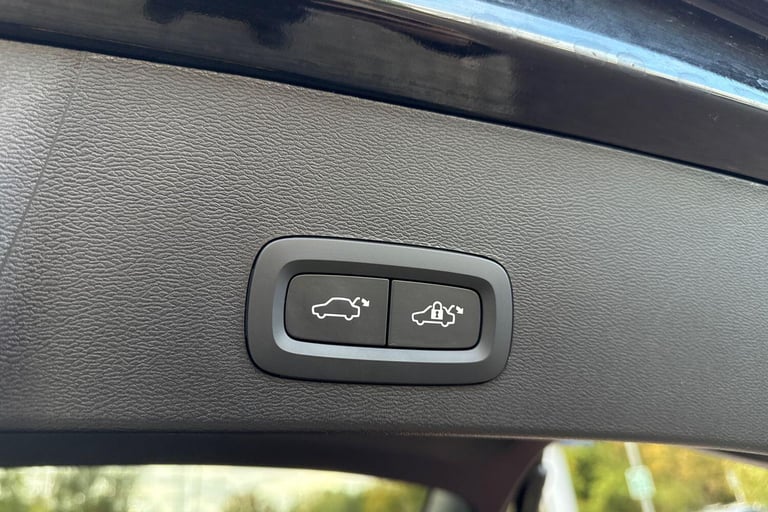 2022 Volvo XC40 2.0 B4 MHEV Ultimate SUV 5dr Petrol Hybrid DCT Auto Euro 6 (s/s) (197 ps) ESTATE ...