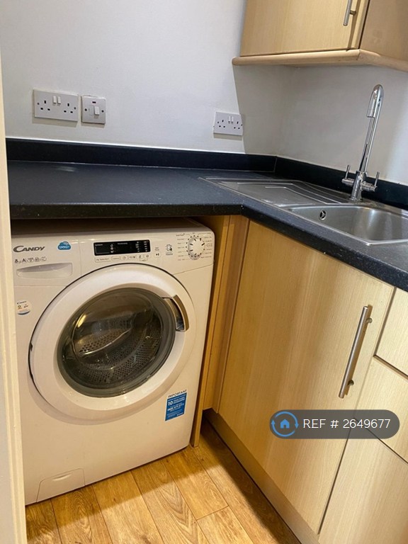 1 bedroom flat in Hilltop Road, Bristol, BS16 (1 bed) (#2649677)