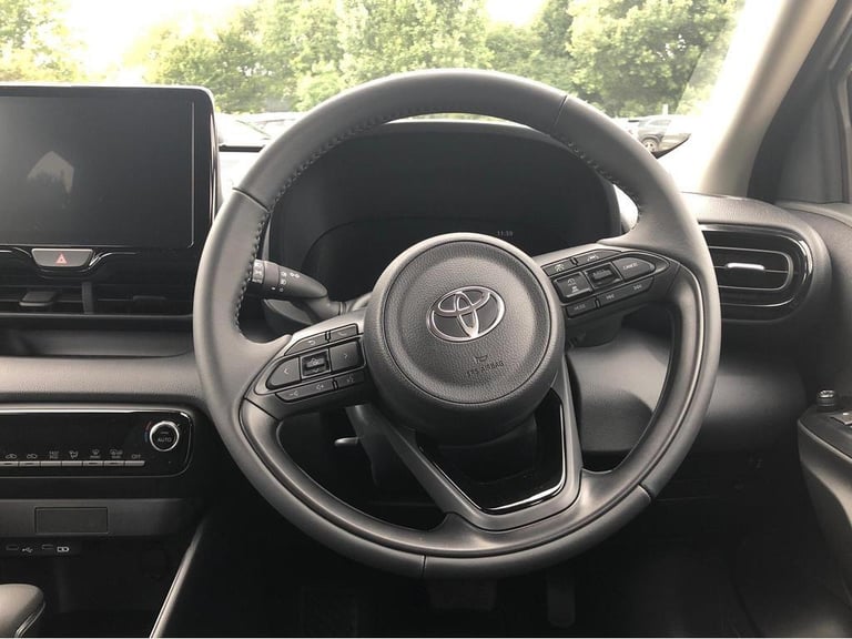 2025 Toyota Yaris 1.5 Hybrid Design 5dr CVT Hatchback Hybrid Automatic