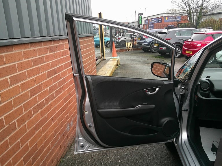 HONDA JAZZ 1.4 i-VTEC ES Plus 2014