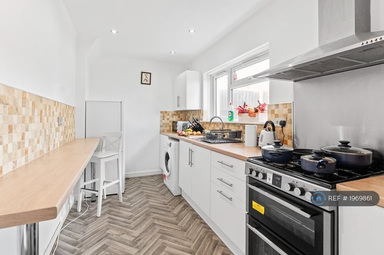 3 bedroom house in Harebell Crescent, Dudley, DY1 (3 bed) (#1969861)