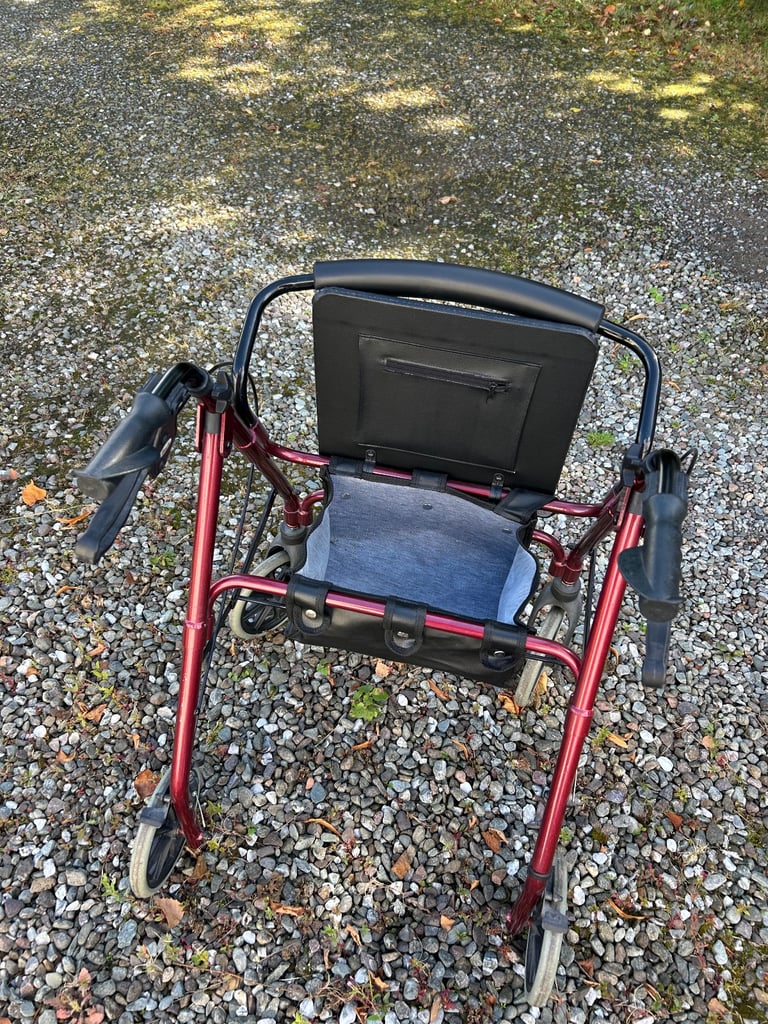 Walking aid with basket