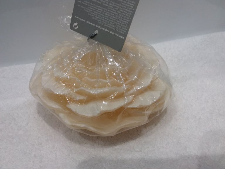 M&S Fragrance-Free Floral Candle 320g (New in Cellophane)