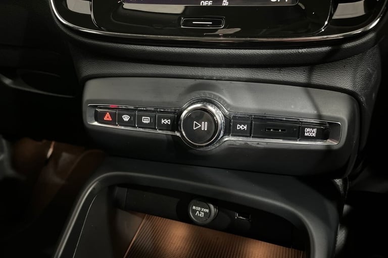 2021 71 VOLVO XC40 1.5H T4 RECHARGE 10.7KWH INSCRIPTION SUV 5DR PETROL PLUG-IN H