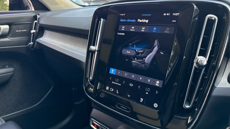 2025 Volvo XC40 Ultra, B4 Mild hybrid, Petrol, Dark Estate Petrol Automatic