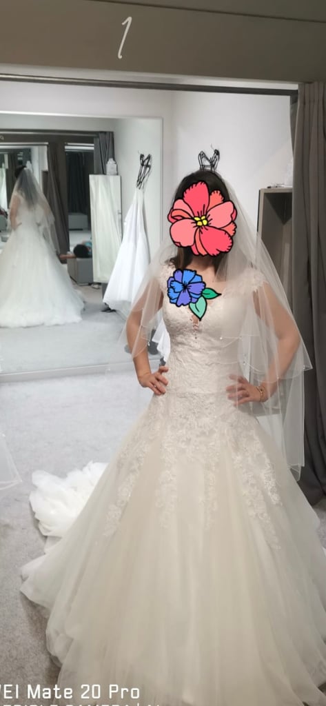Wedding dress 