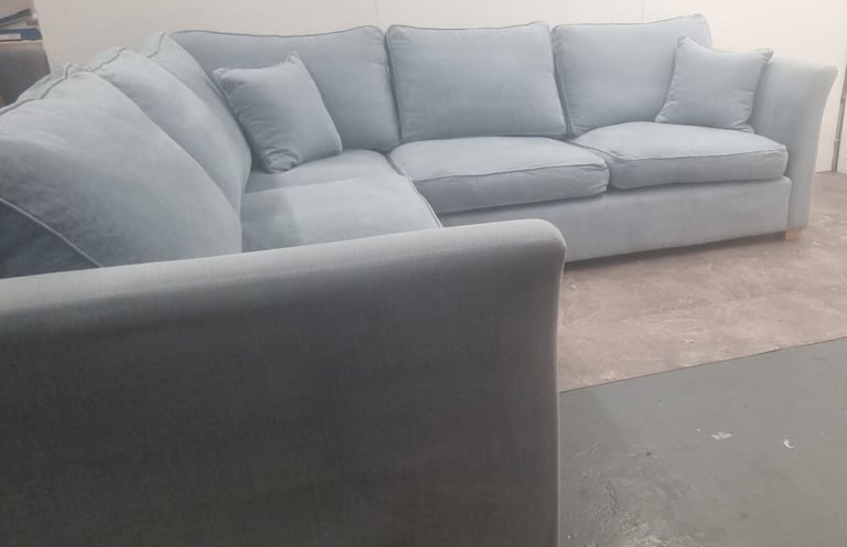 Large Corner Sofa *Can Deliver* 
