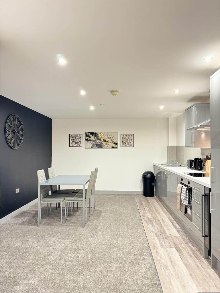 Short Term Rentals Yeadon-501 Leeds