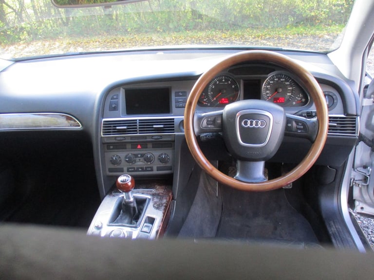 AUDI A6 2.4 SE PETROL 6 SPEED MANUAL. LOW MILEAGE. FULL SERVICE HISTORY.