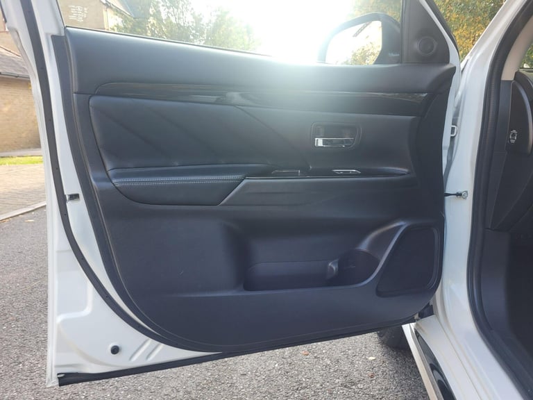  Mitsubishi Outlander 2.0h 12kWh GX3h CVT 4WD Euro 6 (s/s) 5dr Petrol/Electric Hybrid Automatic