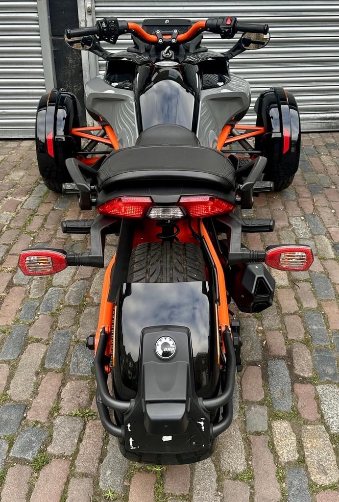 Can-Am Spyder F3-S Special Series — Grey & Orange