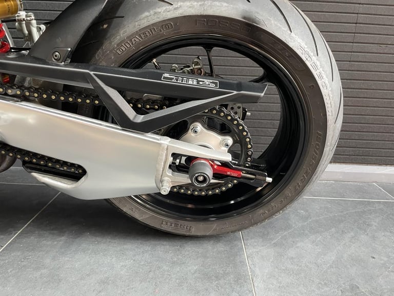 APRILIA TUONO V4 1100