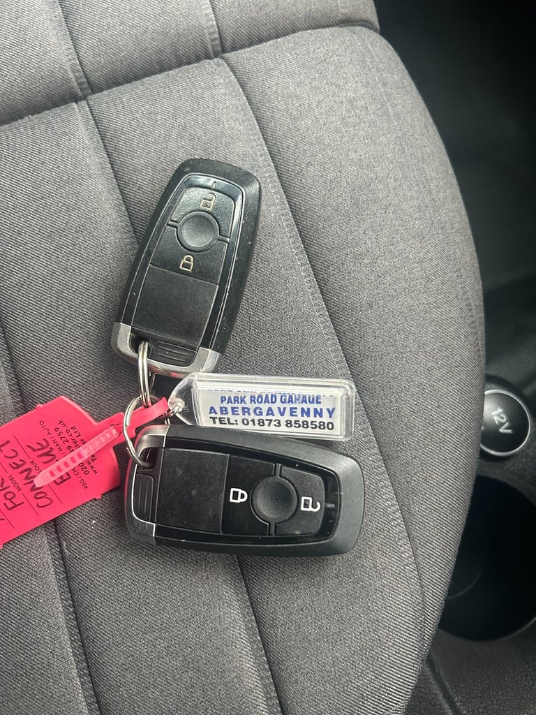 2018 68 Ford Transit Connect Limited 1.5 EcoBlue 120ps L1 SWB Blue 99,500 miles