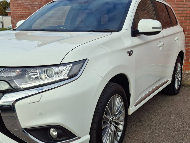 2021 21 Mitsubishi Outlander 2.4 PHEV Dynamic CVT Auto 4WD. 13.8kWh. 1 Owner.