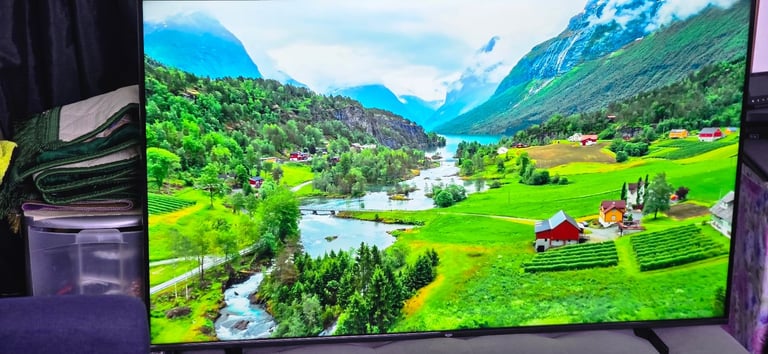 Tv Bush 58 inch big screen 24 model 4k smart 
