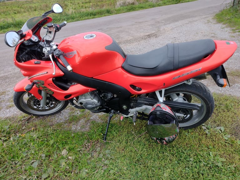 2001 Y. Triumph Sprint RS 955i Sprint RS. ORANGE. 22K, NEW MOT VGC. 3 KEYS. HEATED GRIPS.