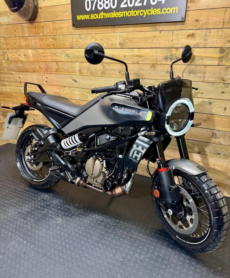 Husqvarna SVARTPILEN 125 / 2024 (upgraded) model / just 1999 miles 