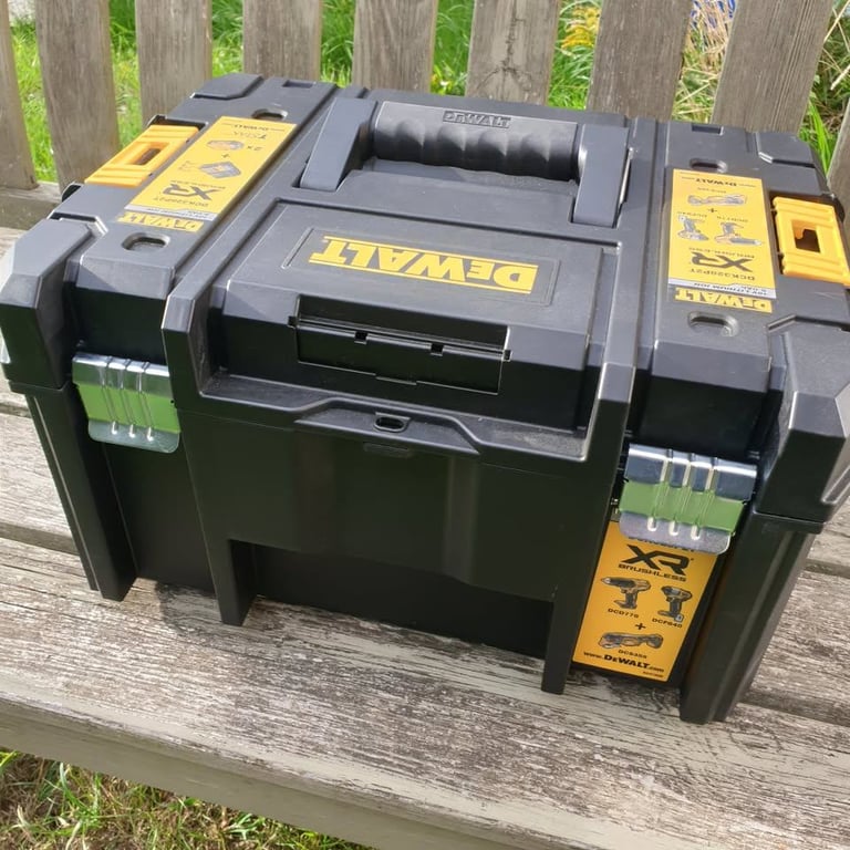 New DEWALT DCK328P2T 18V 2 x 5Ah Li-Ion XR Brushless Cordless 3 Set Kit Multitool impact Driver