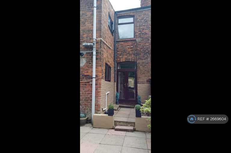 2 bedroom house in Lorne Street, Wigan, WN1 (2 bed) (#2669604)