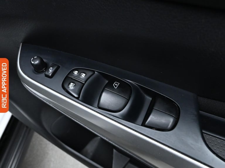 2020 Nissan Navara 2.3 dCi N-Connecta Pickup Double Cab 4dr Diesel Auto 4WD Euro 6 (190 ps) Pick ...