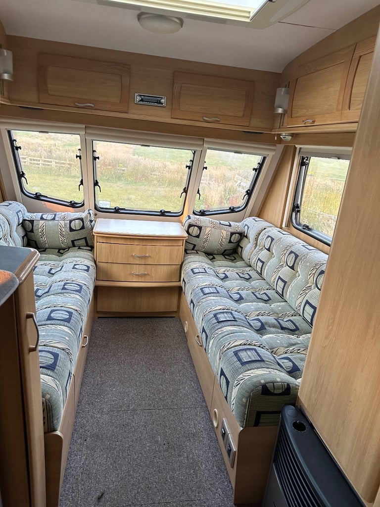 Lunar quasar caravan
